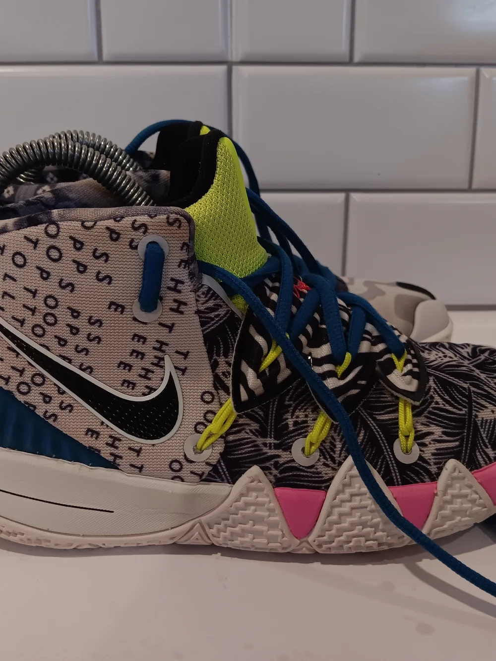 Kids Nike Kybrid S2 'What The Neon' Size 3.5Y